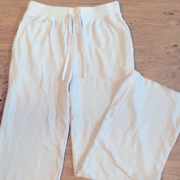 Light blue billabong wide leg sweats with raw edge and pockets - Picture 1 of 8